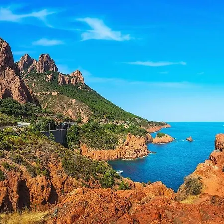 Bel De Standing A Boulouris *