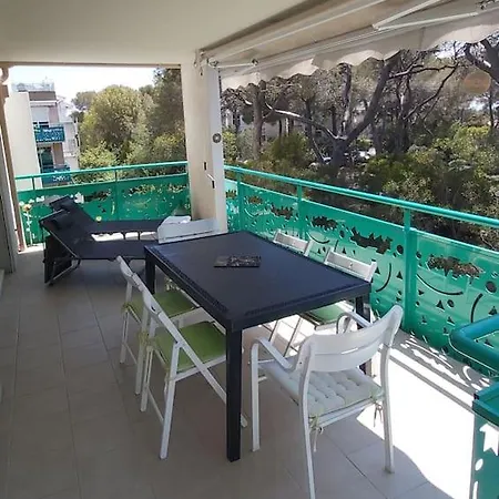 Bel De Standing A Boulouris