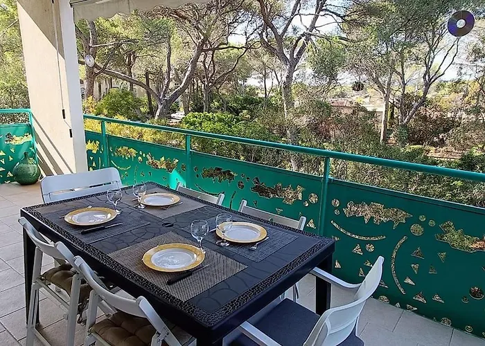 Bel De Standing A Boulouris 아파트