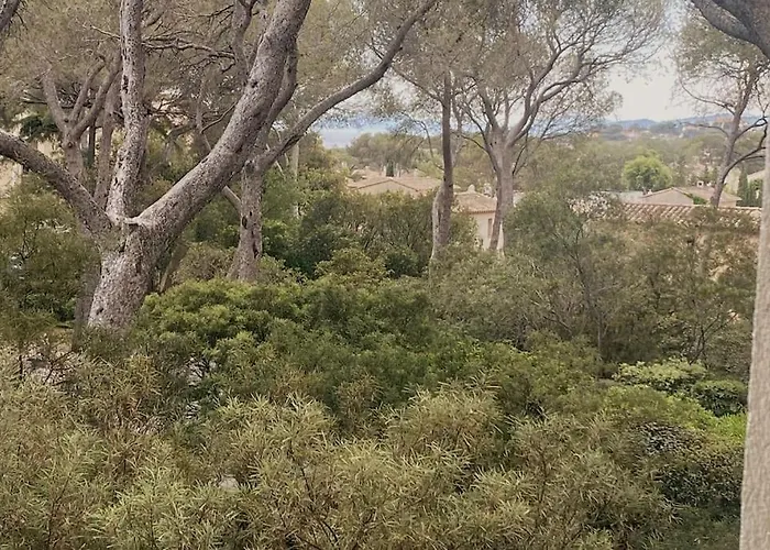 Bel De Standing A Boulouris