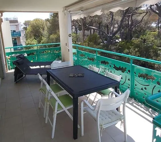 Bel De Standing A Boulouris